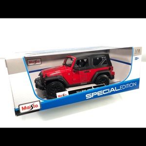 MAISTO WILLYS JEEP WRANGLER RED 1:18 DIECAST CAR